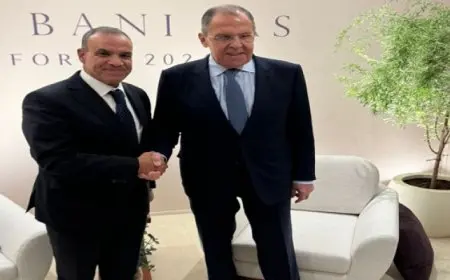 وزير الخارجية يلتقي نظيره الروسي على هامش أعمال منتدى صير بني ياس بالإمارات