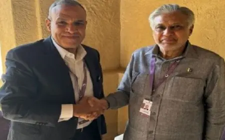 وزير الخارجية يلتقى نظيره الباكستاني على هامش منتدى ” صير بني ياس”