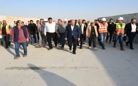 بال .. كامل الوزير يتفقد مشروع الخط الأول من شبكة القطار الكهربائي السريع السخنة/ العلمين /مطروح