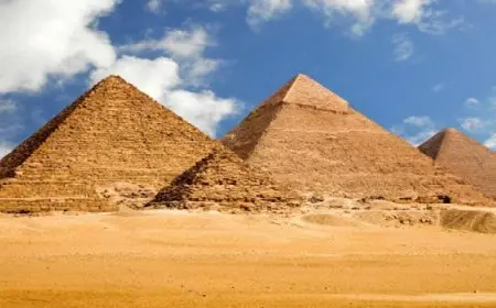 السياحة : ما يُجرَى بمنطقة أهرامات الجيزة هو إزالة لمواد بناء حديثة غير أثرية وليس هدمًا لأحد أحجار الهرم