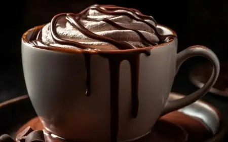 كوب من الكاكاو قد يحميك من آثار الأطعمة الدهنية الخطيرة