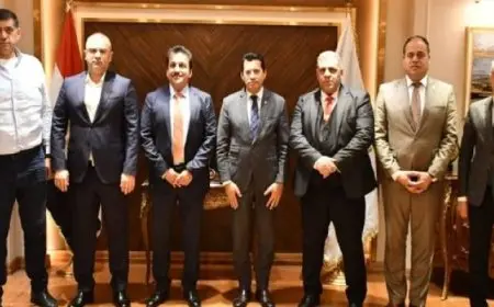 وزير الرياضة يبحث مع رئيس الاتحاد الدولي للكوراش نشر اللعبة في مصر وأفريقيا