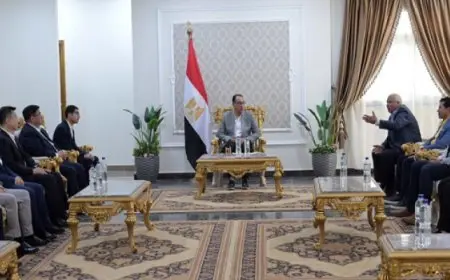 خلال زيارته للوادي الجديد.. رئيس الوزراء يلتقي وفدا من مؤسسة رجال الأعمال المصريين الصينيين