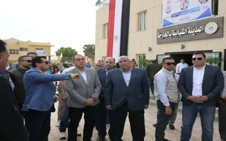 رئيس الوزراء يتفقد المدينة الشبابية بالخارجة بمحافظة الوادي الجديد