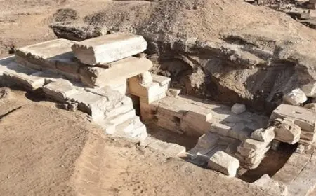 الكشف عن صرح معبد بطلمي جديد بمنطقة أتريبس بسوهاج