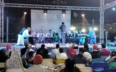 الإنشاد والموسيقى العربية في ختام فعاليات المسرح المتنقل بمدينة 15 مايو