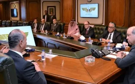 وزير الطيران المدني يبحث مع عدد من ممثلي شركات الطيران العاملة بمصر أوجه التعاون المشترك