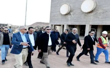 وزير الإسكان يتفقد موقف تنفيذ المرحلة الثانية من محطة مياه 6 أكتوبر