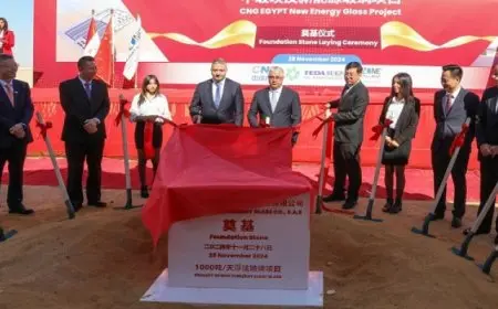 رئيس اقتصادية قناة السويس يشهد وضع حجر أساس مشروع “نيو انرجي جلاس” للزجاج بالسخنة
