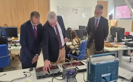 وزير الاتصالات يبحث مع مسئولين حكوميين بصربيا التعاون في مجال مراكز البيانات