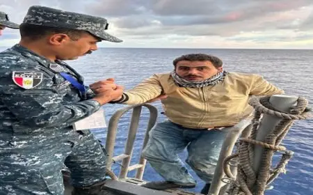 المتحدث العسكرى : القوات البحرية تنجح فى إحباط محاولة هجرة غير شرعية لمركب على متنه (63) فرد