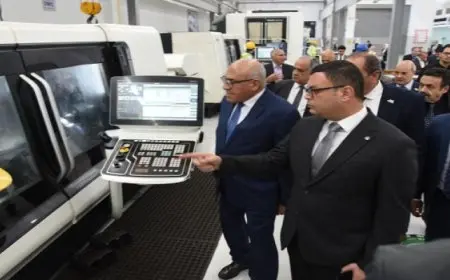وزير الإسكان ورئيس الهيئة العربية للتصنيع يتفقدان مركز التصنيع الرقمي بمصنع المحركات التابع للهيئة