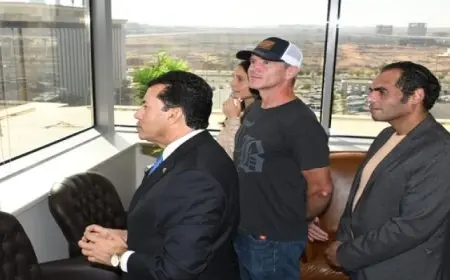 في إطار الاستعداد لاحتفالية “مانحي الأمل”.. وزير الرياضة يلتقي البطل الأمريكي شون سورانر