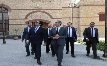 وزيرا الاتصالات وتكنولوجيا المعلومات والثقافة يناقشان مستجدات العمل فى مشروعات التعاون المشترك بين الوزارتين