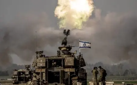 الجيش الإسرائيلي يغير على بلدة يارون في جنوب لبنان ويفجر المنازل فيها