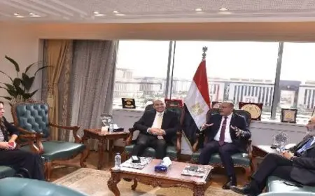 وزير العمل يلتقي وفدًا من غرفة التجارة والصناعة الفرنسية