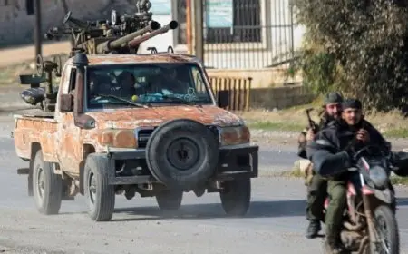 هيئة تحرير الشام على أبواب حمص .. والجيش السوري يرسل تعزيزات لمنع سقوطها