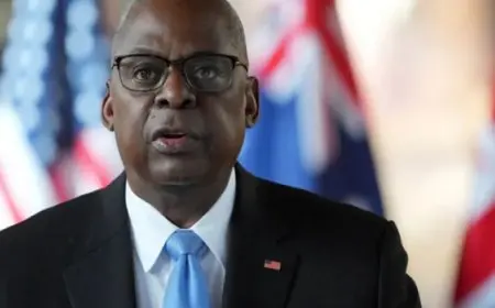 وزيرا الدفاع الأمريكي والأوكراني يبحثان هاتفيًا تطورات ساحة المعركة والمساعدة الأمنية لكييف