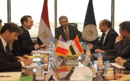وزير السياحة والآثار يلتقي سفير فرنسا بالقاهرة لبحث سبل تعزيز التعاون بين البلدين
