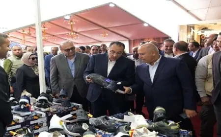 في بداية جولته بالمحافظة.. رئيس الوزراء يتفقد معرض “صُنع في بورسعيد”