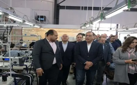 رئيس الوزراء يتفقد مصنع “مارفل كلوزنج” للملابس الجاهزة بالمنطقة الصناعية جنوب بورسعيد