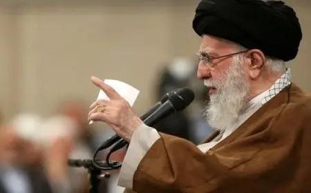 خامنئي: أمريكا وإسرائيل و”طرف ثالث” أسقطوا الأسد