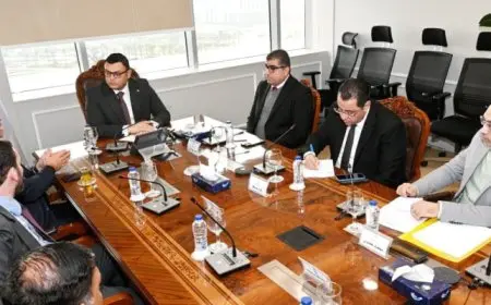 وزير الإسكان يناقش مقترح مشروع مستشفى عالمى بالعاصمة الإدارية الجديدة