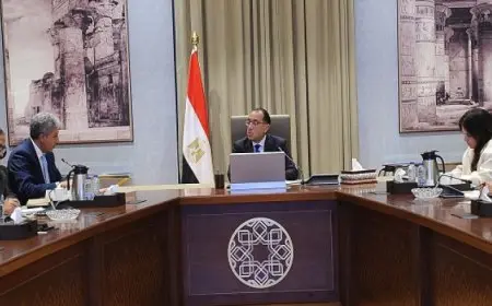 رئيس الوزراء يبحث مع وزير السياحة والآثار سبل تحفيز الاستثمار السياحي