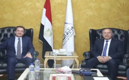 كامل الوزير يوقع خطة عمل لمشروع الخط السادس للمترو مع السفير الفرنسي
