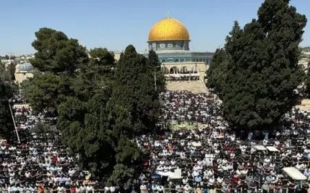 50ألفا يؤدون صلاة الجمعة في المسجد الأقصى
