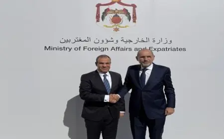 وزير الخارجية يصل إلى العقبة للمشاركة في الاجتماعات حول سوريا