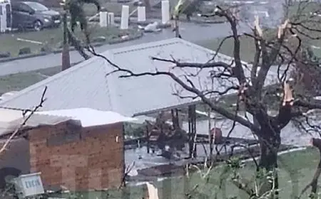 مصرع 11 شخصا في إعصار بجزيرة مايوت الفرنسية