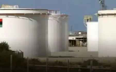 اشتباكات قرب مصفاة الزاوية ومؤسسة النفط الليبية تعلن القوة القاهرة