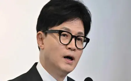 زعيم حزب سلطة الشعب الحاكم الكوري يتنحى عن منصبه بعد عزل الرئيس