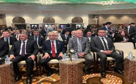 وزير الإسكان يشارك في افتتاح المعرض المصاحب لمؤتمر الإسكان العربي الثامن بدولة الجزائر