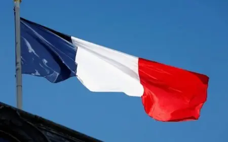 فرنسا ترفع العلم فوق سفارتها بدمشق بعد إغلاقها 12 عاما