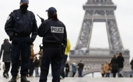 وزير الداخلية الفرنسي يدعو لاتخاذ أقصى درجات اليقظة خلال احتفالات أعياد الميلاد