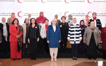 السيدة انتصار السيسي: المتطوعون في الهلال الأحمر المصري يثبتون يومًا بعد يوم أن الإنسانية هي أسمى القيم