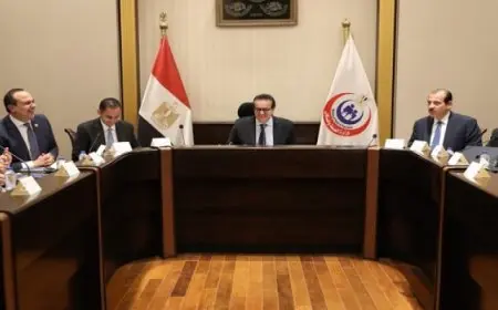 وزير الصحة يترأس الاجتماع الدوري لقيادات الوزارة لمتابعة الملفات الصحية وتعزيز جودة الخدمات
