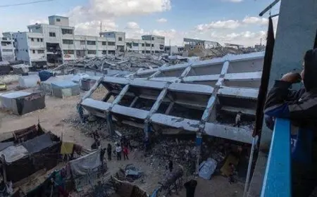 شهداء وجرحى في قصف للاحتلال على محيط مدرسة تؤوي نازحين بحي الشيخ رضوان غرب غزة