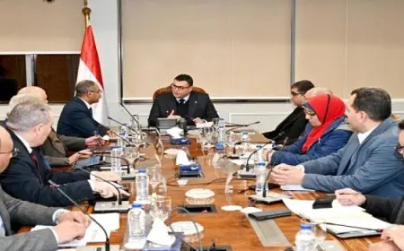 وزير الإسكان يعقد اجتماعا لمتابعة منظومة مياه الشرب والصرف الصحي بمحافظة بورسعيد