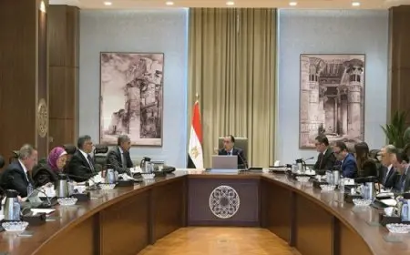 رئيس الوزراء يستعرض الفرص السياحية بالمنطقة المحيطة بهضبة الأهرام بحضور عدد من المستثمرين