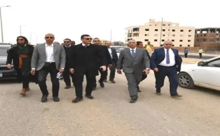 بال .. وزير الإسكان يتفقد أعمال الطرق بمنطقة أحياء بيت الوطن بالامتداد الشرقي لمدينة القاهرة الجديدة