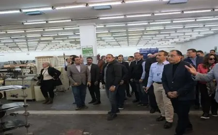 بال ..رئيس الوزراء يتفقد شركة مصر للغزل والنسيج ومنطقة المصانع القديمة بمدينة “المحلة الكُبرى”