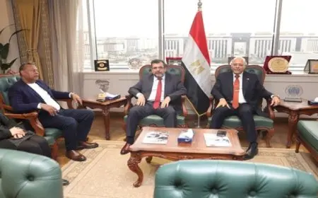 وزير العمل يبحث فرص التعاون مع أمين عام الوحدة النقابية الإفريقية