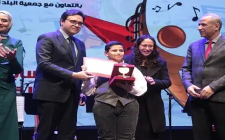 وزير الثقافة يسلم جوائز الدورة السابعة لمسابقة الصوت الذهبي لذوي القدرات الخاصة