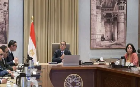 رئيس الوزراء يتابع مع وزير الإسكان الموقف التنفيذي لعددٍ من المشروعات