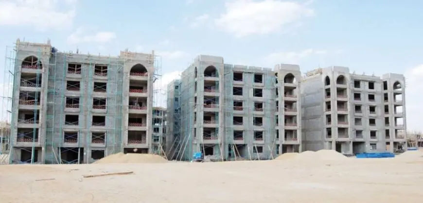 وزير الإسكان يتابع معدلات تنفيذ مشروعات القرى السياحية والساحل الشمالي الغربي