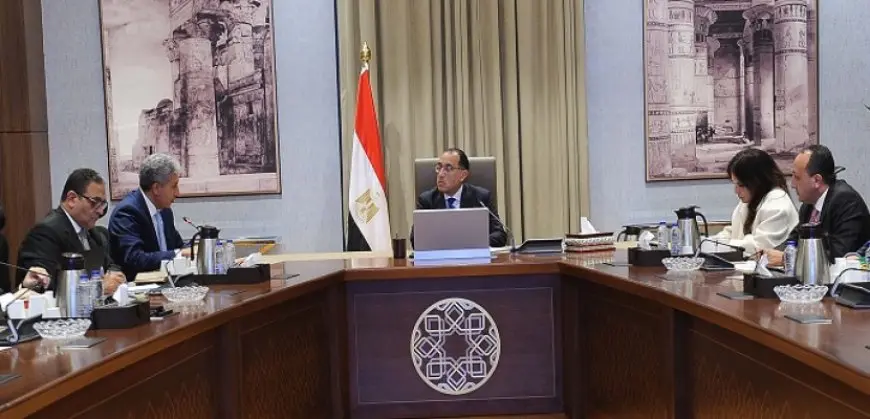 رئيس الوزراء يبحث مع وزير السياحة والآثار سبل تحفيز الاستثمار السياحي