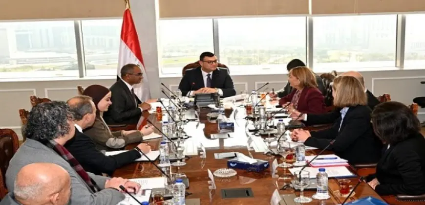وزير الإسكان يبحث مع نائبة بنك الاستثمار الأوروبي موقف تنفيذ المشروعات المشتركة